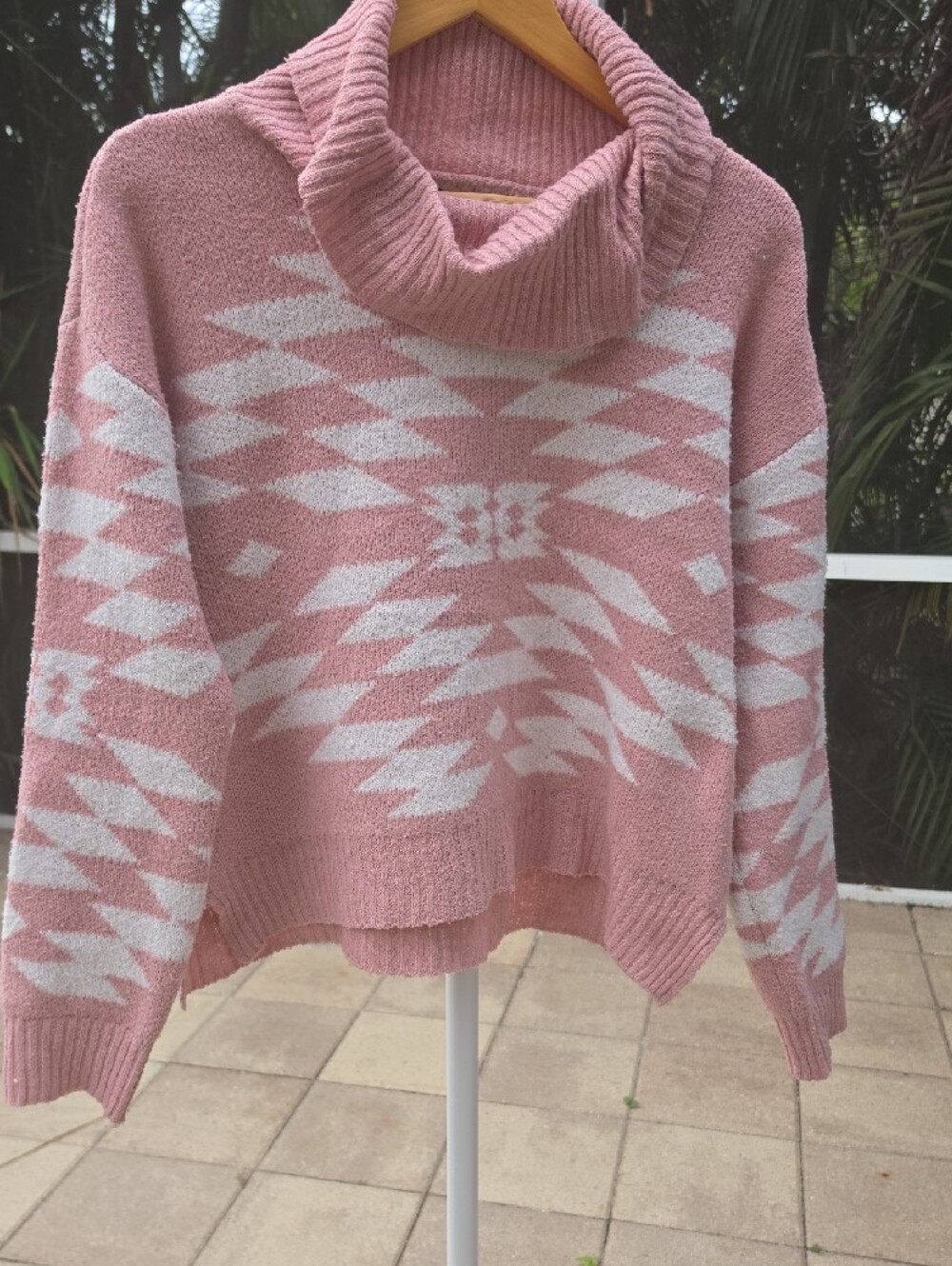 ADRIENNE VITTADINI Pink Aztec Southwestern Sweater